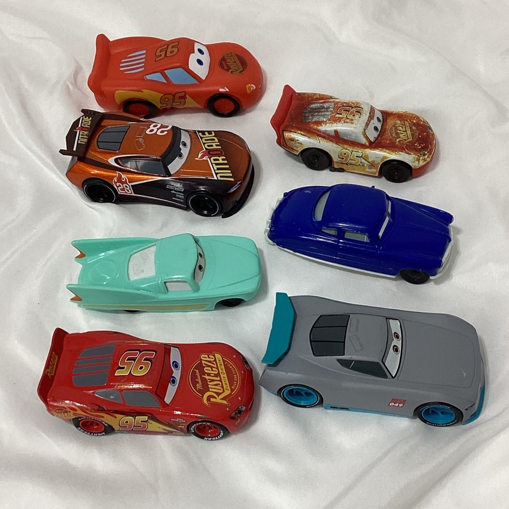 Disney Cars Movie Cars Lot of 7 Toys Larger Versions Pull Go Lightning McQueen - Picture 2 of 9